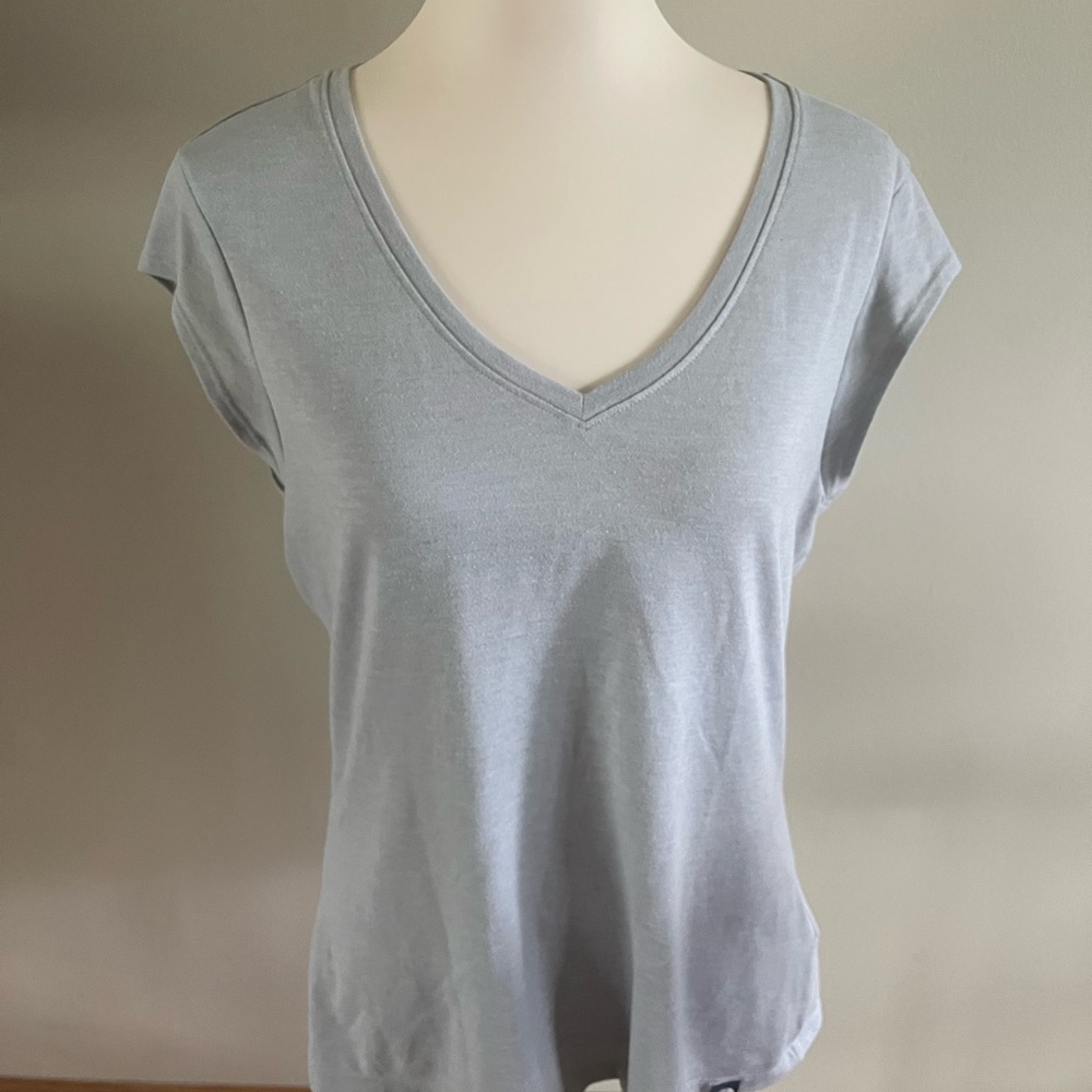 The North face Flash Dry Gray V Neck Short Sleeve Shirt Womens XL